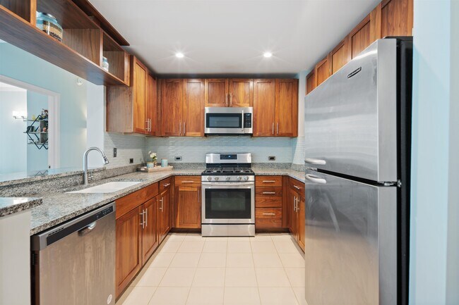 Building Photo - 20 Newport Pkwy