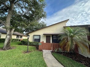 Building Photo - 8075 SE Villa Cir