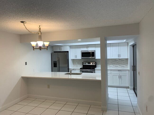 Building Photo - 3026 30th Ln
