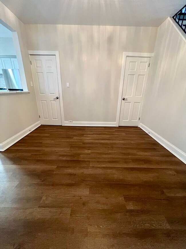 Foto del edificio - Recently Renovated 3-Bedroom Townhome in T...