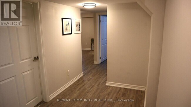 Building Photo - 1061 Rowntree Crescent