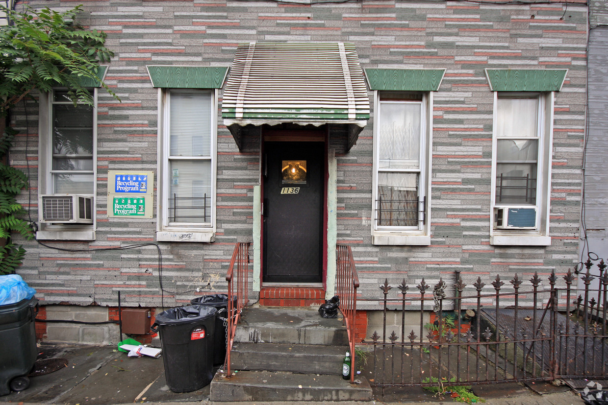 Building Photo - 1136 Willoughby Ave