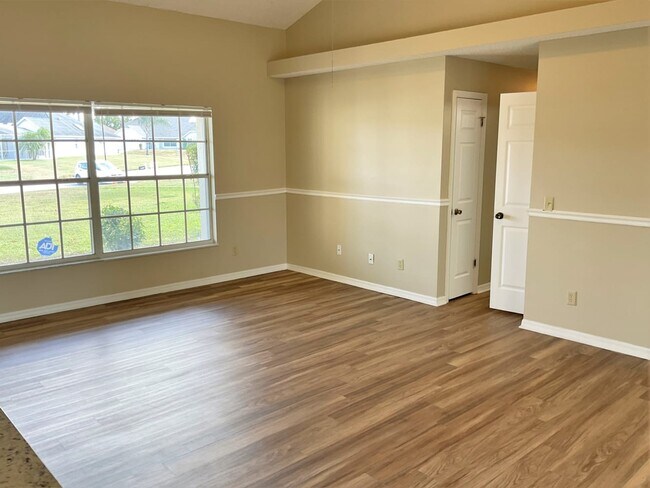 Building Photo - 5660 Loma Vista Dr W