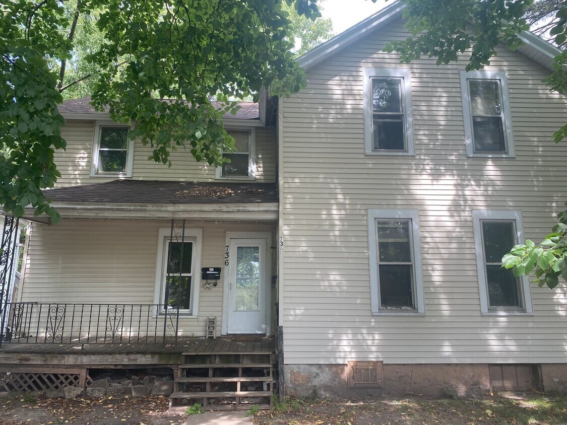 Primary Photo - 736 Jackson St