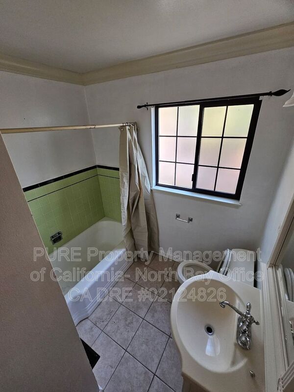 Building Photo - 825 Isola Way