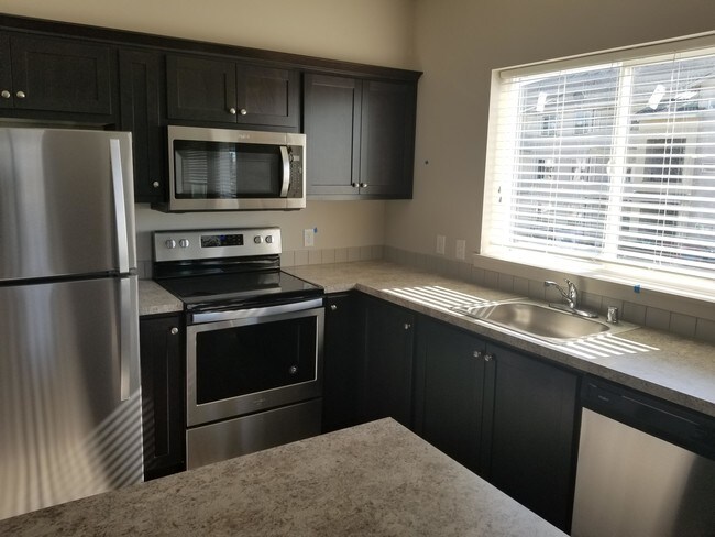 Foto del edificio - ALDERBROOK APARTMENTS- PREMIER, AFFORDABLE...