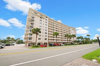 Building Photo - 1050 Hillsboro Mile