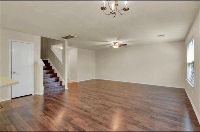 Building Photo - 30 Thicket Grove Pl