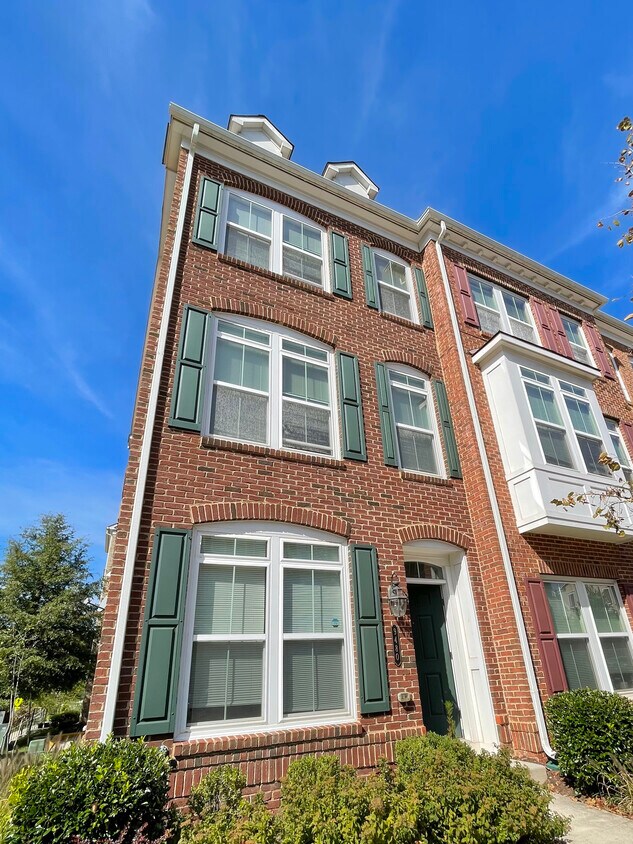 front - 9480 Canonbury Sq
