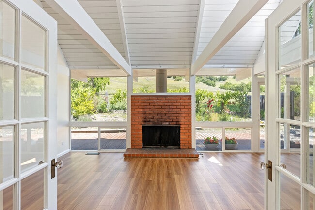 Building Photo - 81 Sotelo Way