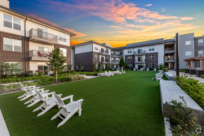 Lake Walk at Traditions Apartments