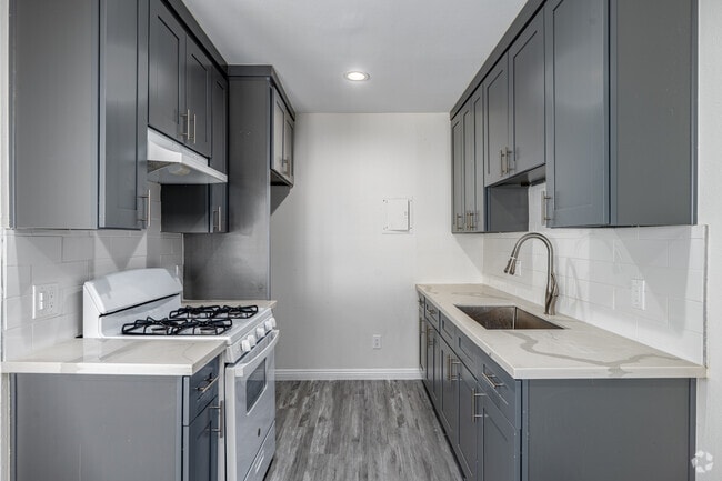 Interior Photo - 14607 Gilmore St