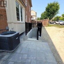 Building Photo - 43 Herefordshire Cres