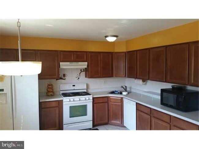 Building Photo - 4703 N Oaks Blvd
