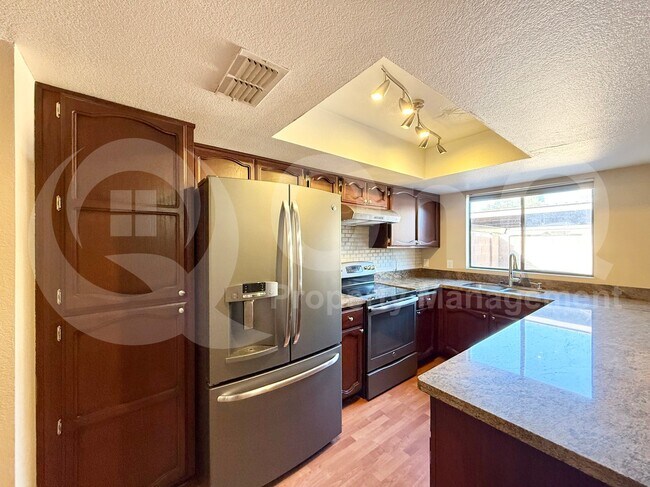 Foto del edificio - 170 E Guadalupe Rd