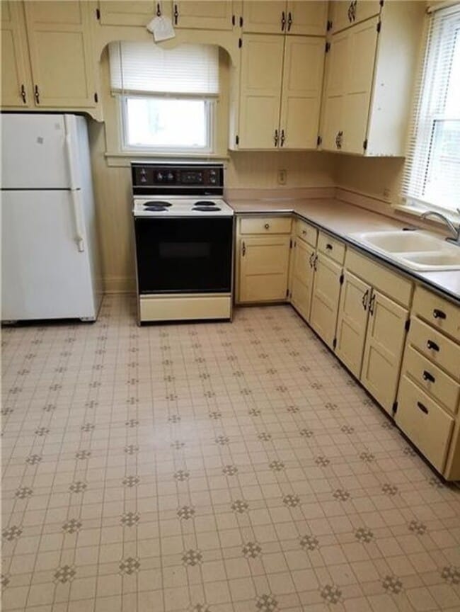 Building Photo - 432 Riehl St