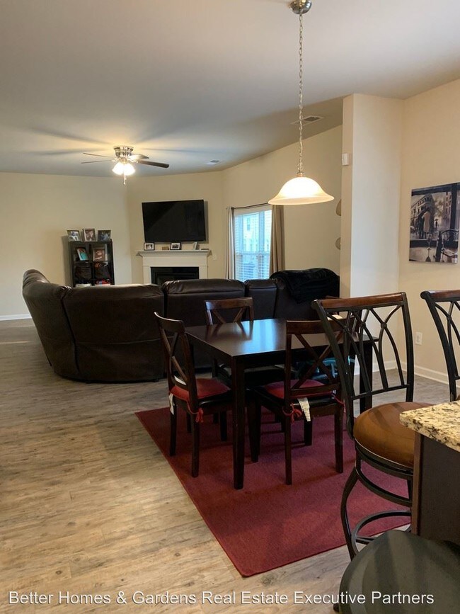 Foto del edificio - 4 br, 2.5 bath House - 165 Sims Court