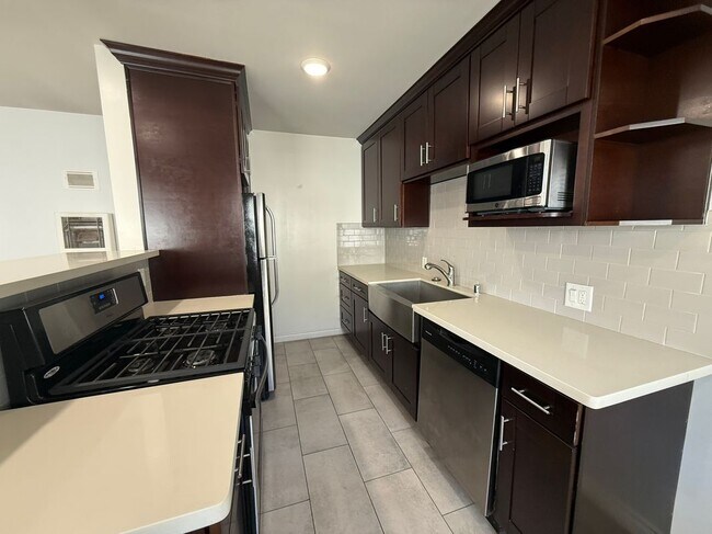 Foto del edificio - 1526 Corinth Ave