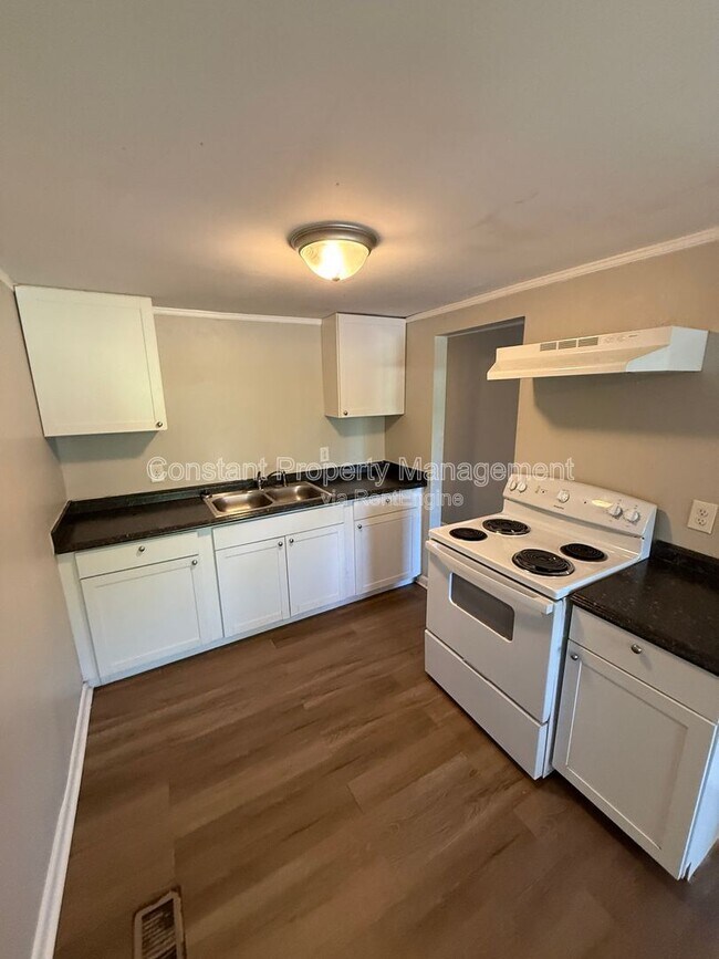 Foto del edificio - 2485 Bristol Dr