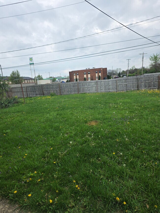 Building Photo - 5817 Satinwood Dr