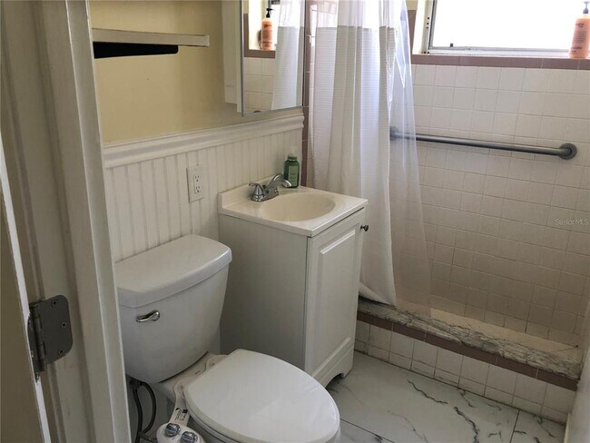 Building Photo - 1395 Sharlo Ln