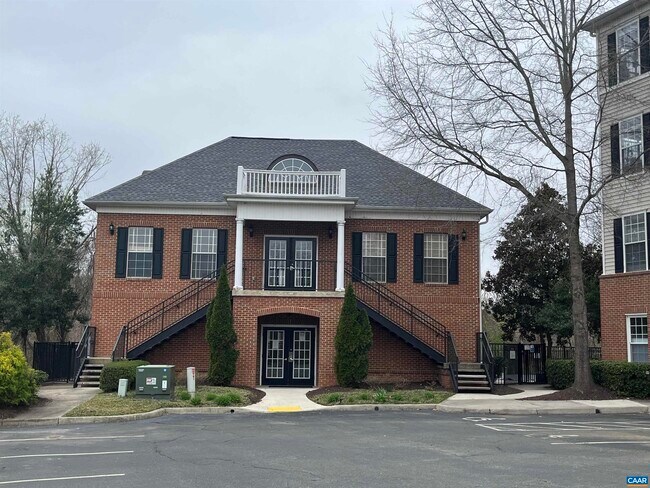 Foto del edificio - 300 Riverbend Dr