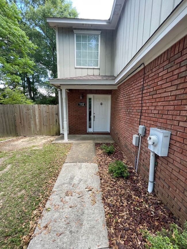 Building Photo - Candle Brook Duplex