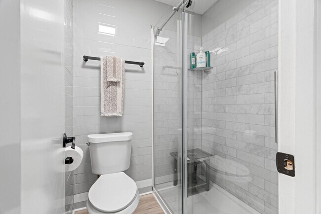 Foto del edificio - 1902 Bayhouse Dr