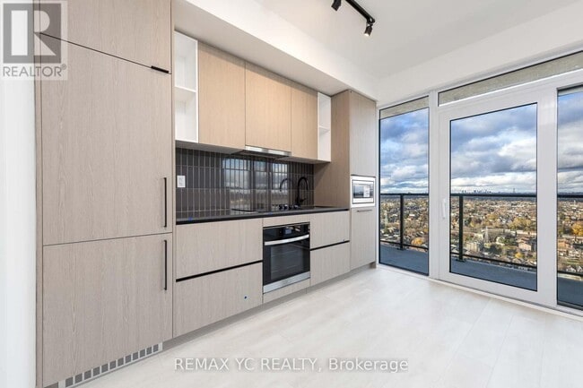 Building Photo - 1285 Dupont St