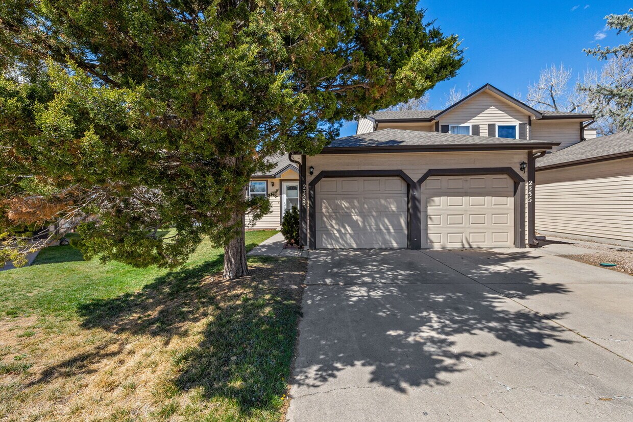 Foto principal - 2353 Lexington Village Ln