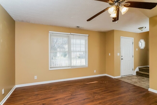 Building Photo - 6220 Maravian Dr