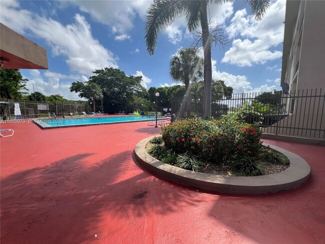 Foto del edificio - 820 NW 87th Ave