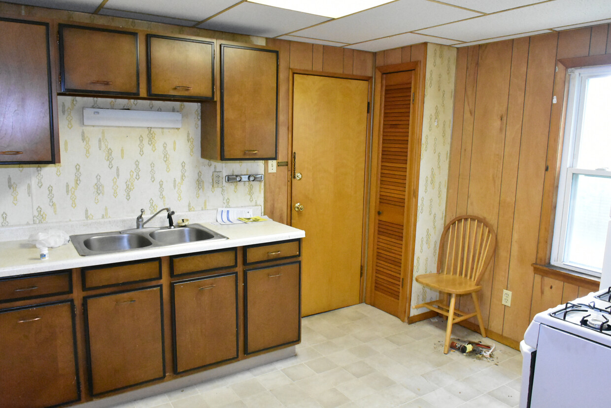 Primary Photo - 718 Highland Ave