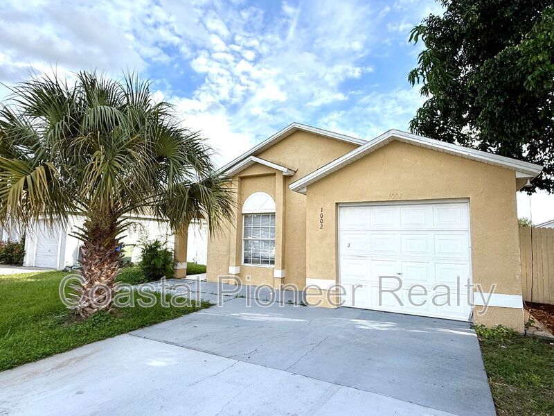 Primary Photo - 1002 Golfside Ct