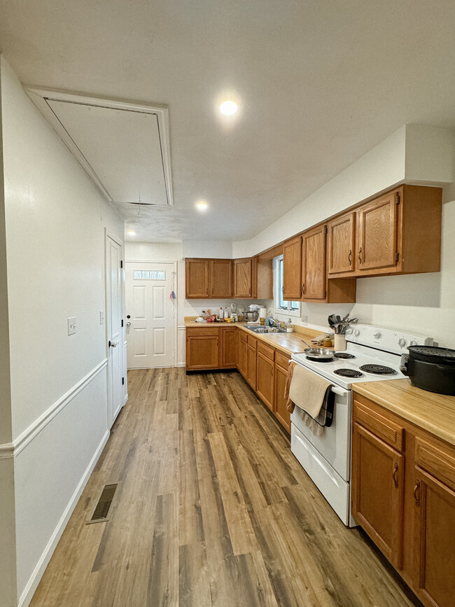 Foto del edificio - 203 E Poplar St