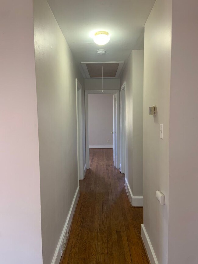 Building Photo - Lindley Park 3 Bedroom Home with deck and ...