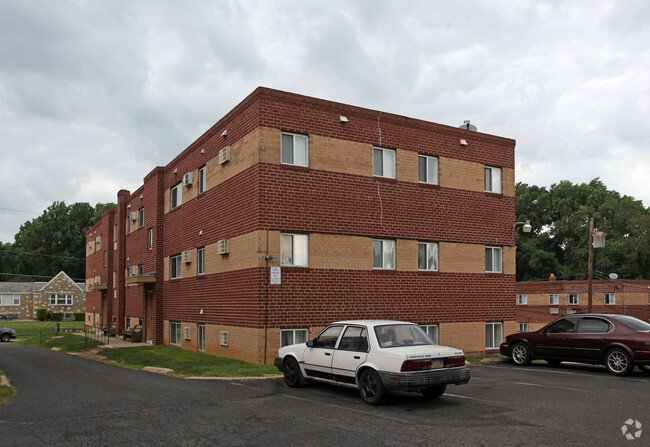 Building Photo - Benton Gardens