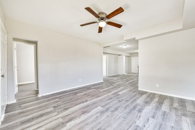 Building Photo - 424 S Broadway St