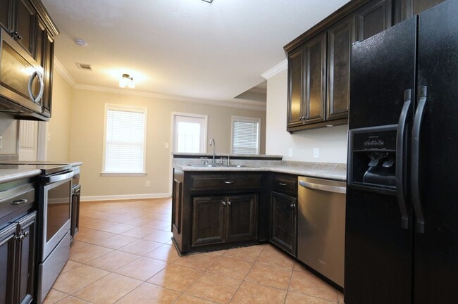 Building Photo - 5313 Vine Dr