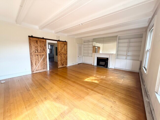 Foto del edificio - 1712 Beacon St