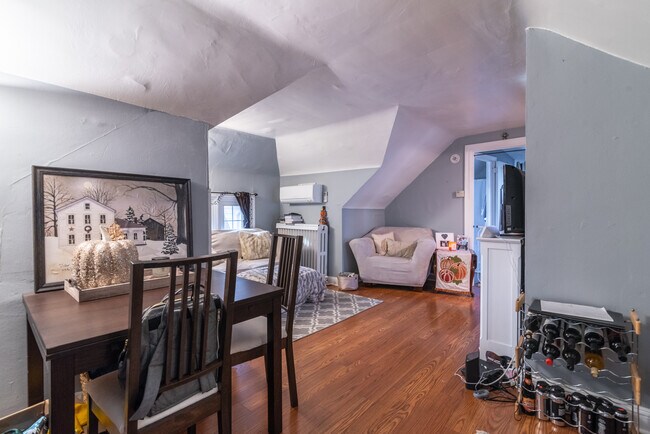 Building Photo - 322 Paxson Ave