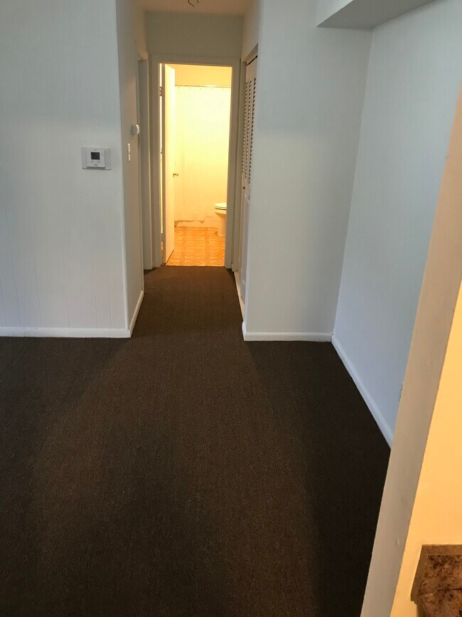 Foto del edificio - 701 Meadowbrook Dr