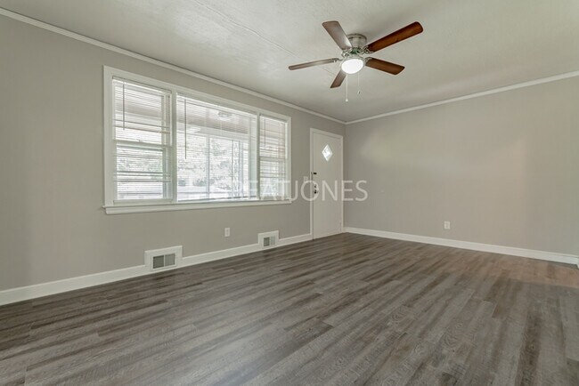 Foto del edificio - Charming 3 Bedroom in Columbia!