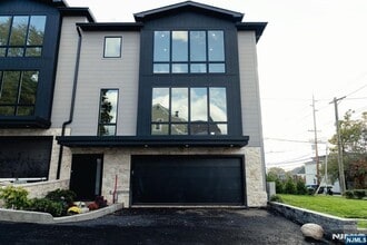 Building Photo - 401 Grand Ave