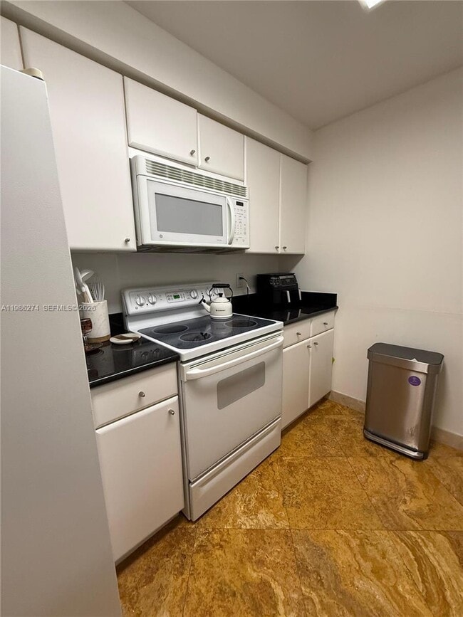 Building Photo - 2475 Brickell Ave