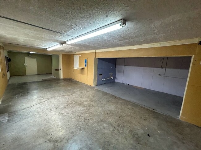 Building Photo - 110 W 21st Ave