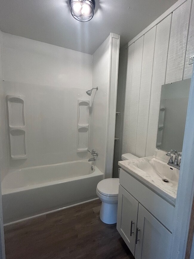 Building Photo - 302 Bynum St