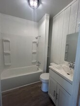 Building Photo - 302 Bynum St