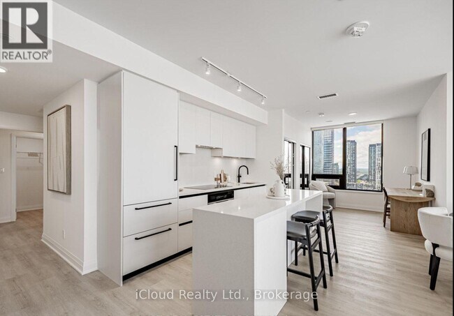 Photo du bâtiment - 4015 The Exchange