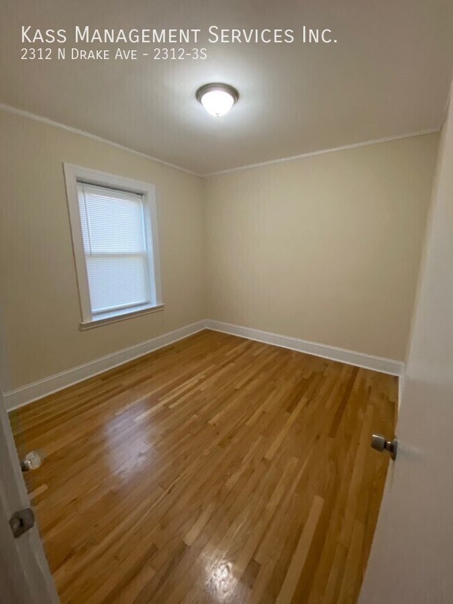 Foto del edificio - 2312 N Drake Ave